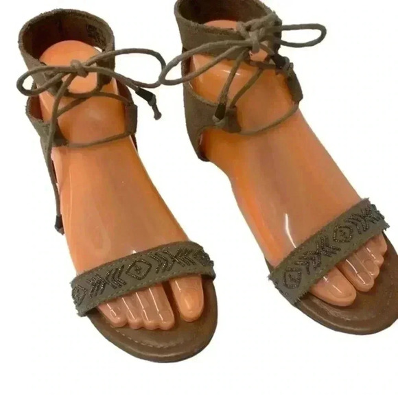 Women’s Minnetonka Wedge‎ Tan Suede Beaded Sandals, Worn Once, Size 6 - Picture 2 of 9
